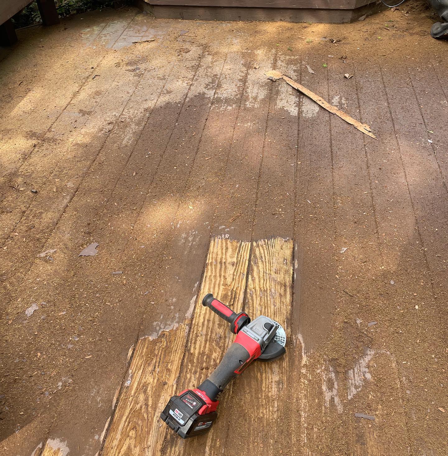 Diamabrush hand sander in a well sanded room